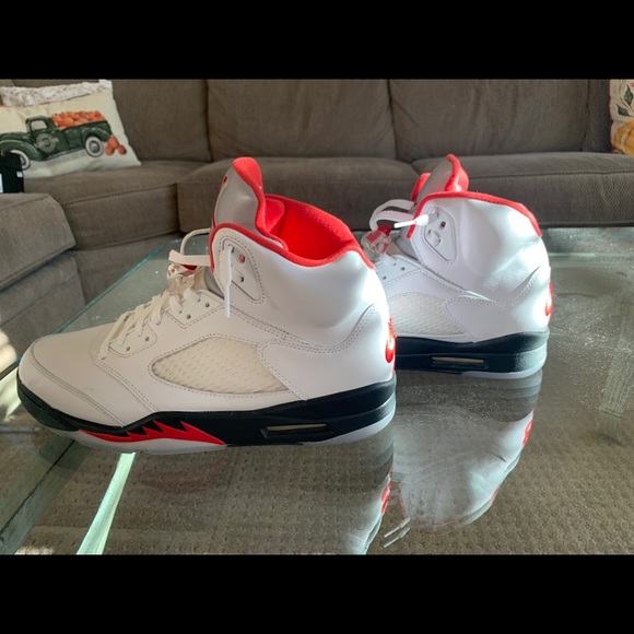 Air Jordan 5 Retro ‘Fire Red’ 2020 - Picture 3 of 3